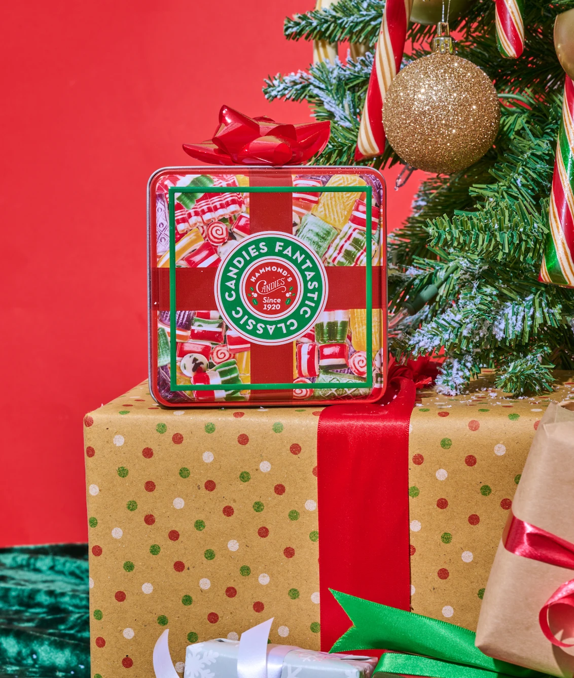 Christmas Classics Gift Tin 3 Christmas Classics Gift Tin - Image 3